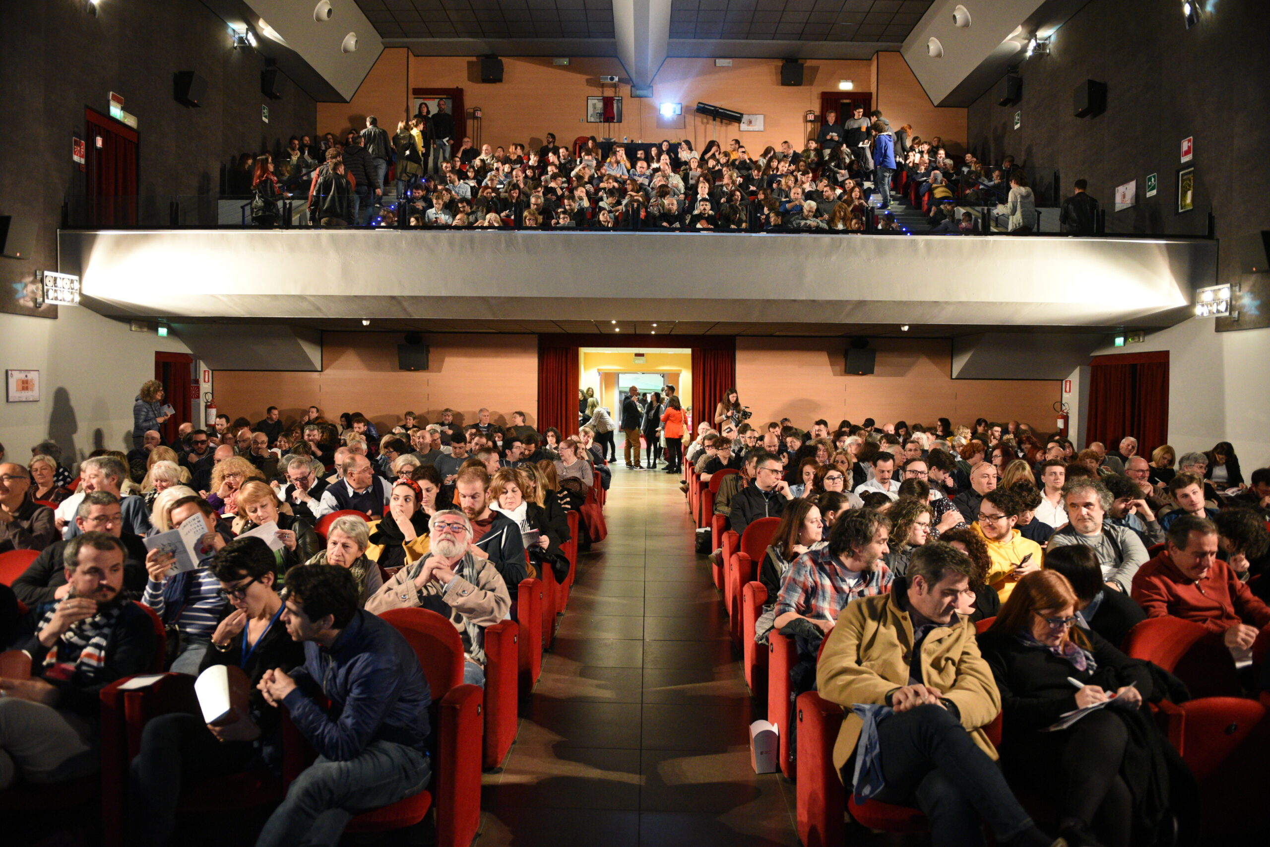 Il pubblico al Teatro Astoria